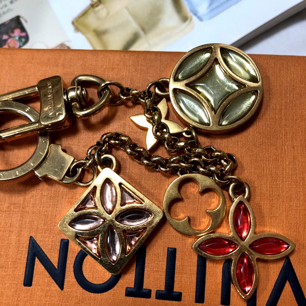 Брелок LOUIS VUITTON цена 15 655 руб