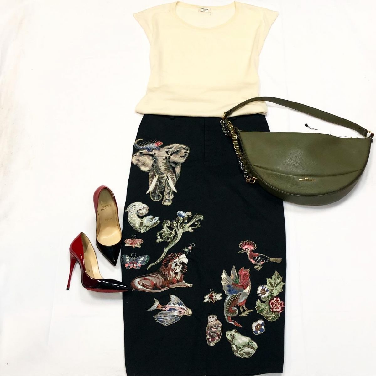 Юбка Valentino размер 40 цена 12 308 руб Туфли Louboutin размер 36.5 цена 23 078 руб Сумка Marc Jacobs