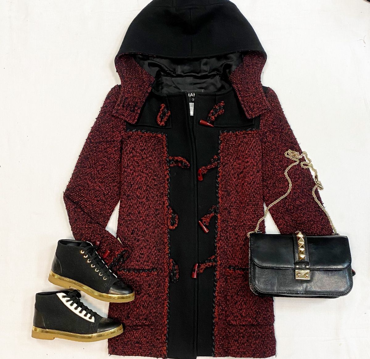 Пальто/твид/ Chanel размер 42 цена 92 310 руб
Кеды Chanel размер 36.5 цена 53 848 руб
Сумка Valentino 