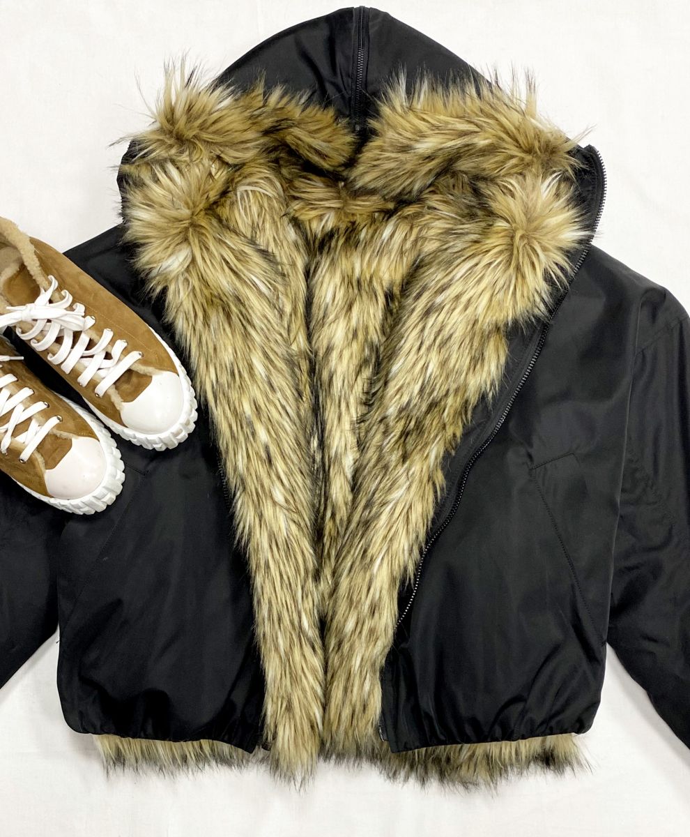 Куртка / двухсторонняя/ Ushatava размер M цена 31 310 руб
Кеды Hermes размер 38 цена 93 930 руб