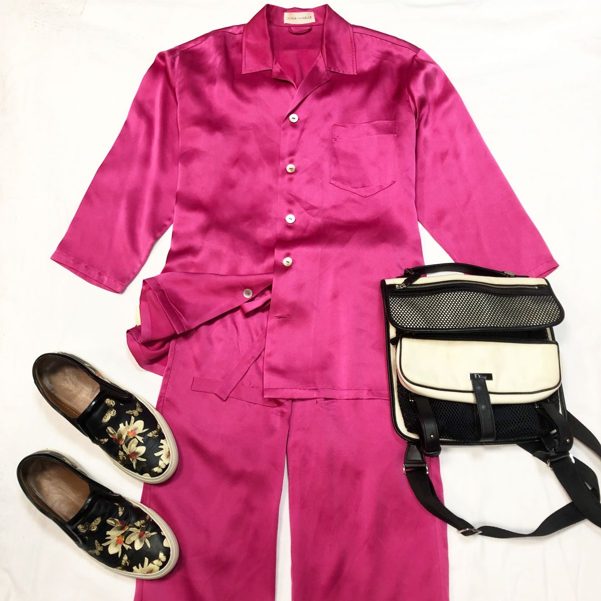 Костюм /шелк/ OLIVIA von HALLE размер XS цена 10 770 руб 
Слипоны GIVENCHY размер 39 цена 7693 руб 
Рюкзак Dior