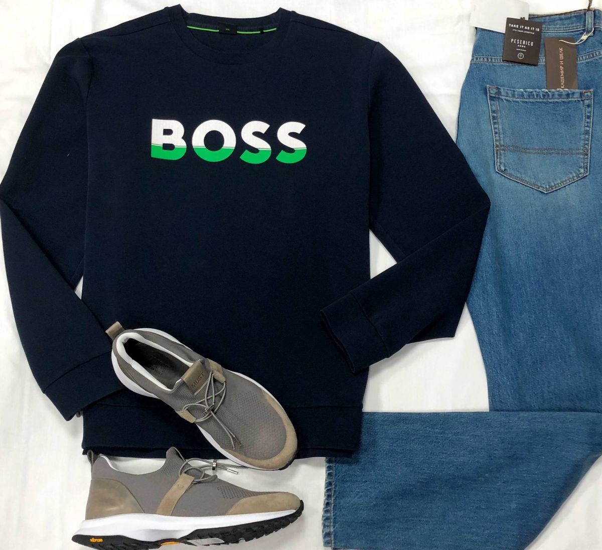 #Mechtamen
Толстовка BOSS размер XXL цена 4 697 руб 
Джинсы PESERICO размер 52 цена 7 828 руб /новые/ 
Кроссовки MUST размер 43 цена 31 314 руб /новые/