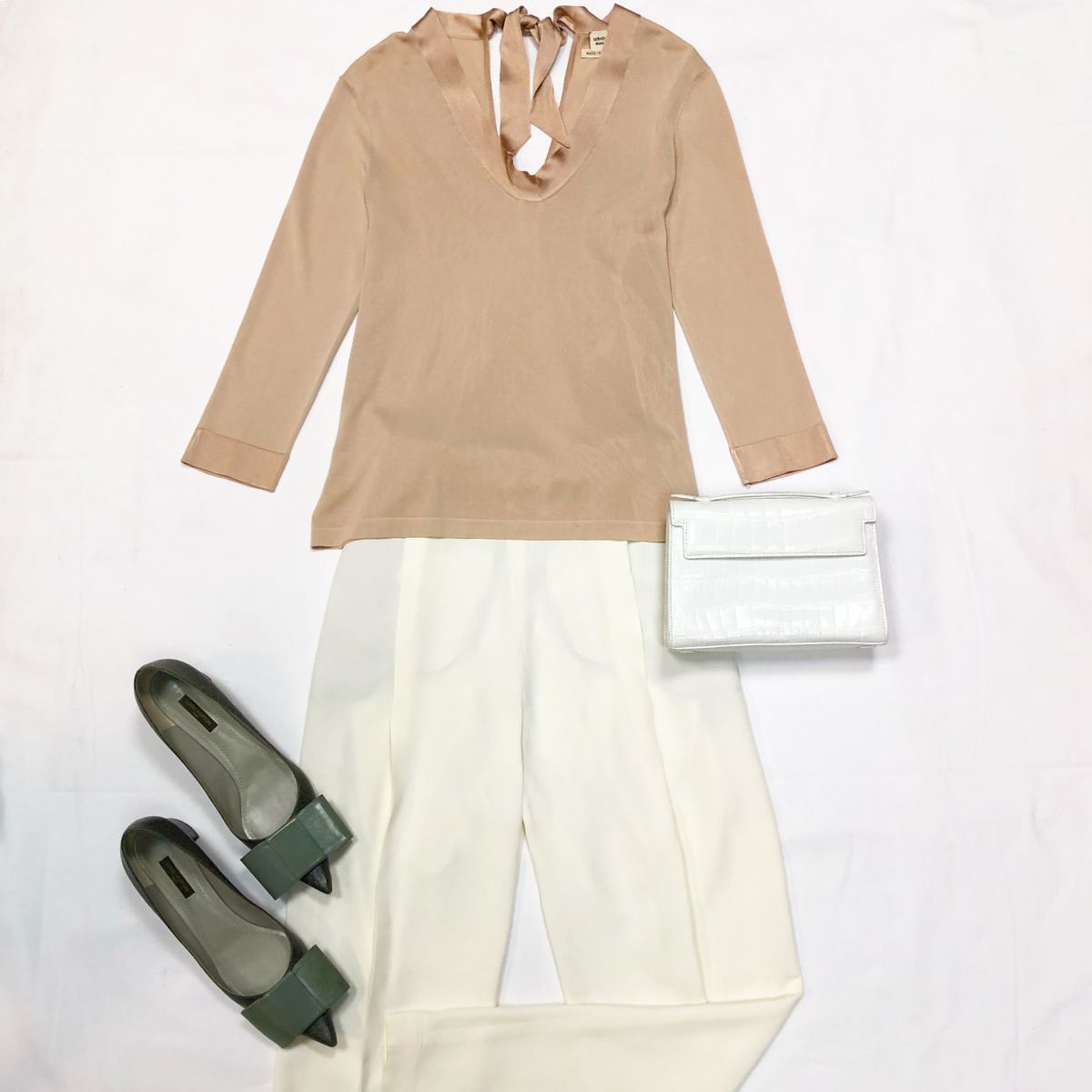 Кофта Hermes размер 36 цена 7 693 руб Юбка Brunello Cuccinelli размер 38/42 цена 12 308 руб Туфли Louis Vuitton размер 38.5 цена 15 385 руб Клатч Giosa