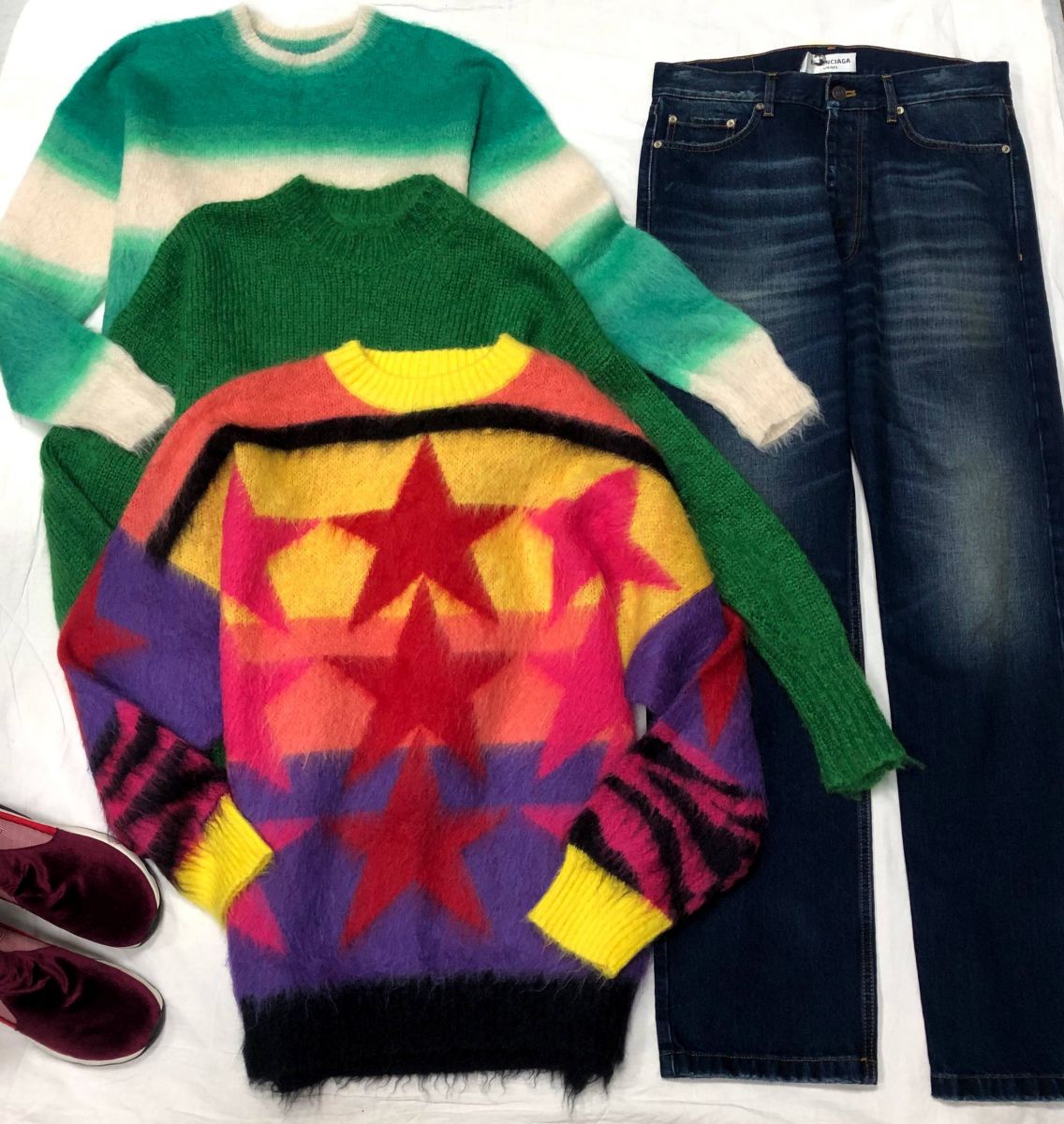 Свитера PALM ANGELS размер  М цена 10 959 руб / 15 655 руб / 23 483 руб 
Джинсы Balenciaga размер 28 цена 31 310 рубль
Кеды FENDI размер 35 цена 12 524 руб