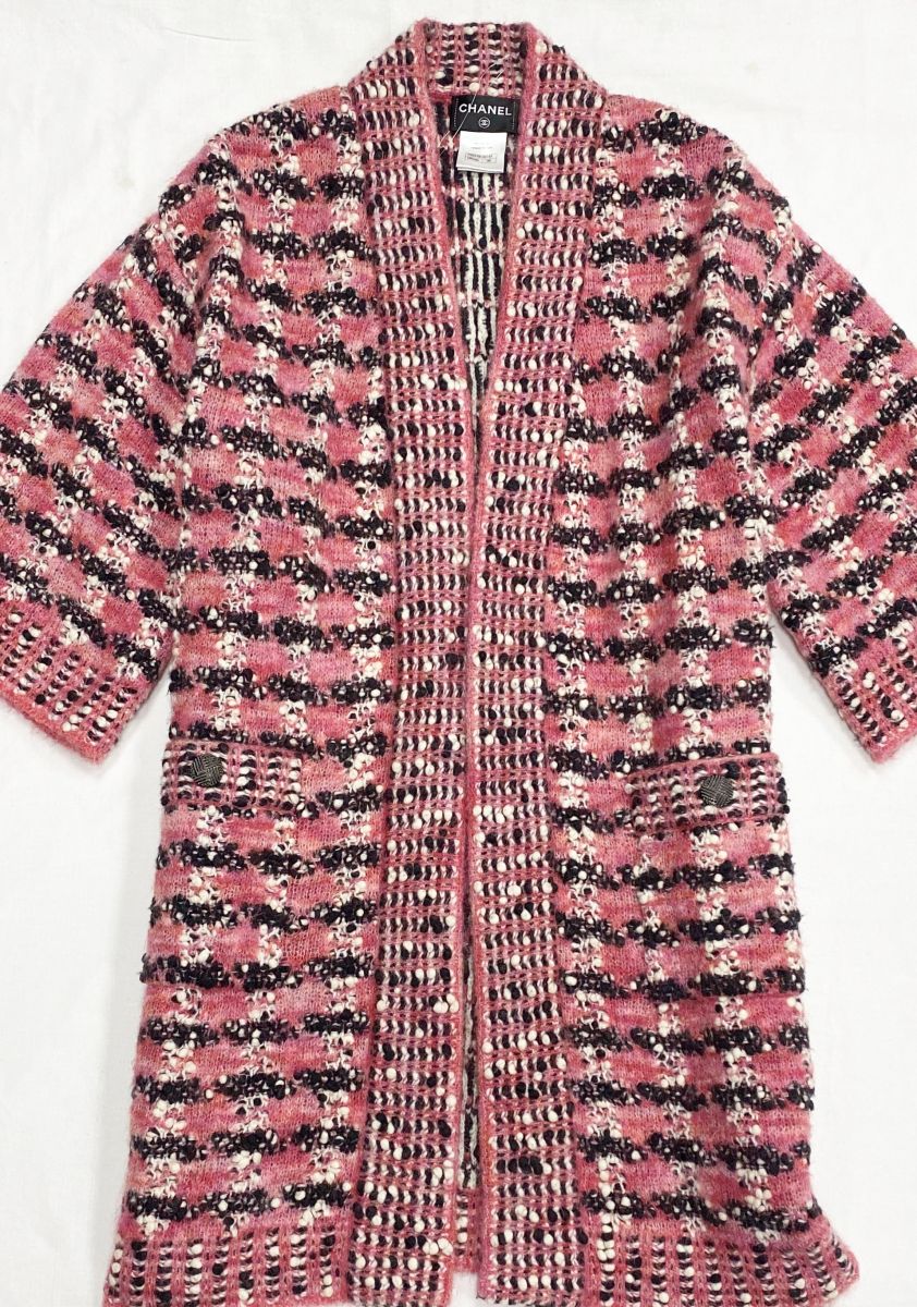 Пальто Chanel размер 46 цена 289 618 руб
Лоферы Chanel размер 39 цена 109 585 руб
Сумка Chanel
