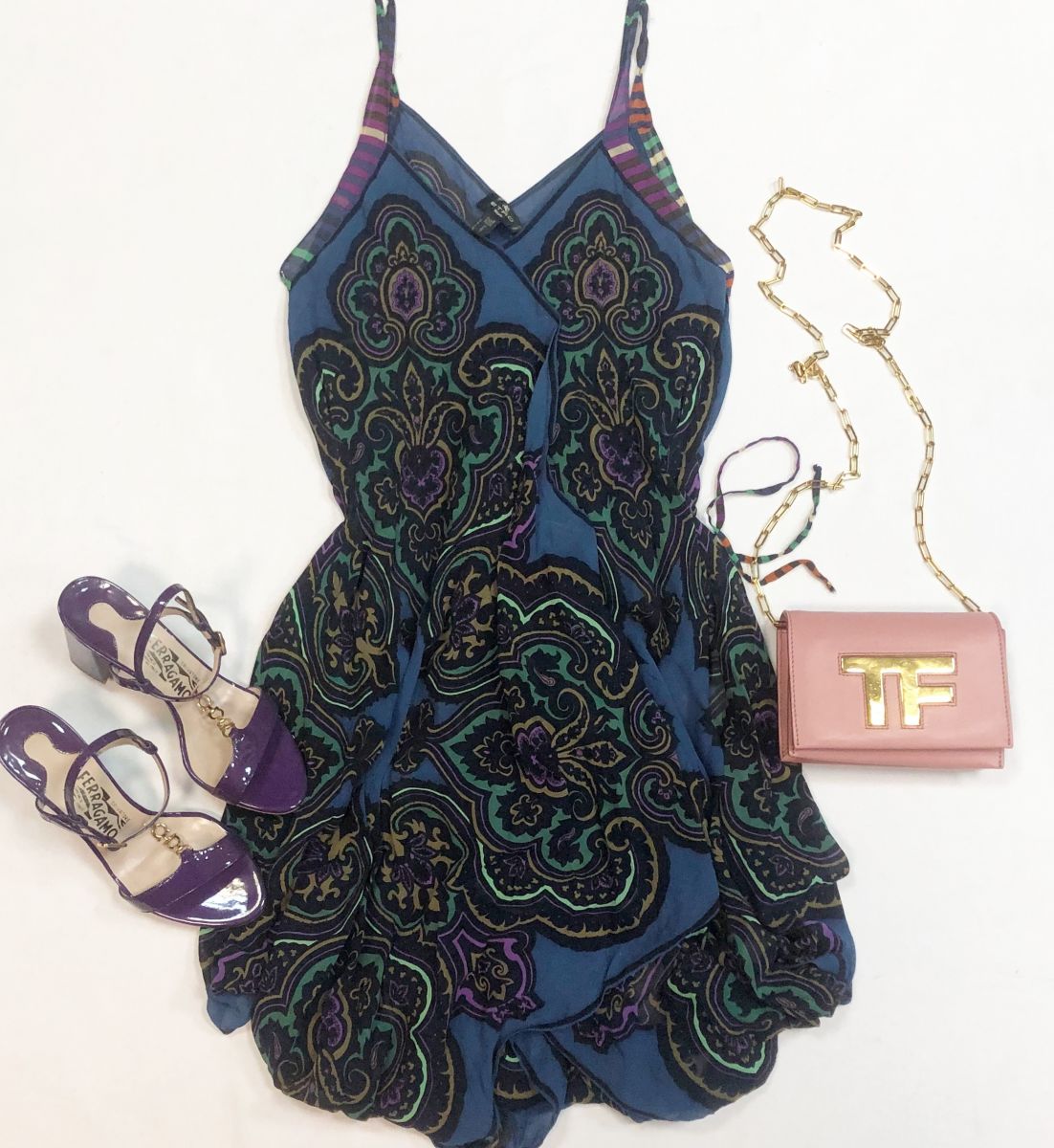 Платье ETRO размер 40 цена 7 693 рубБосоножки Salvatore Ferragamo размер 35.5 цена 10 770 рубСумка Tom Ford