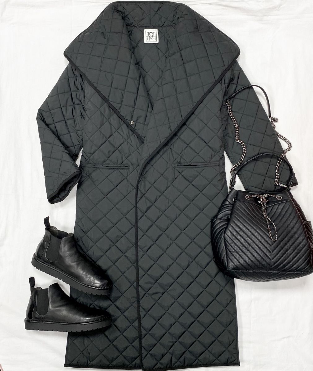 Пальто Totem размер XXS цена 31 310 руб 
Ботинки Marsell размер 39 цена 15 655 руб 
Сумка Chanel