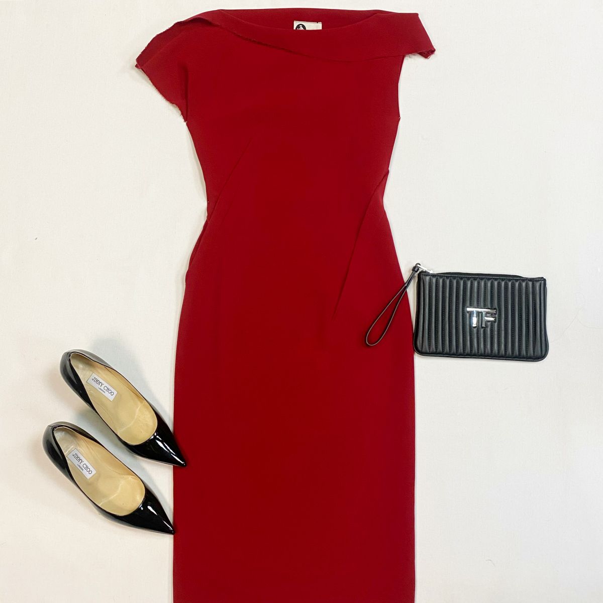 Платье Lanvin размер 38 цена 9 231 рубТуфли Jimmy Choo размер 39 цена 15 385 рубКлатч Tom Ford