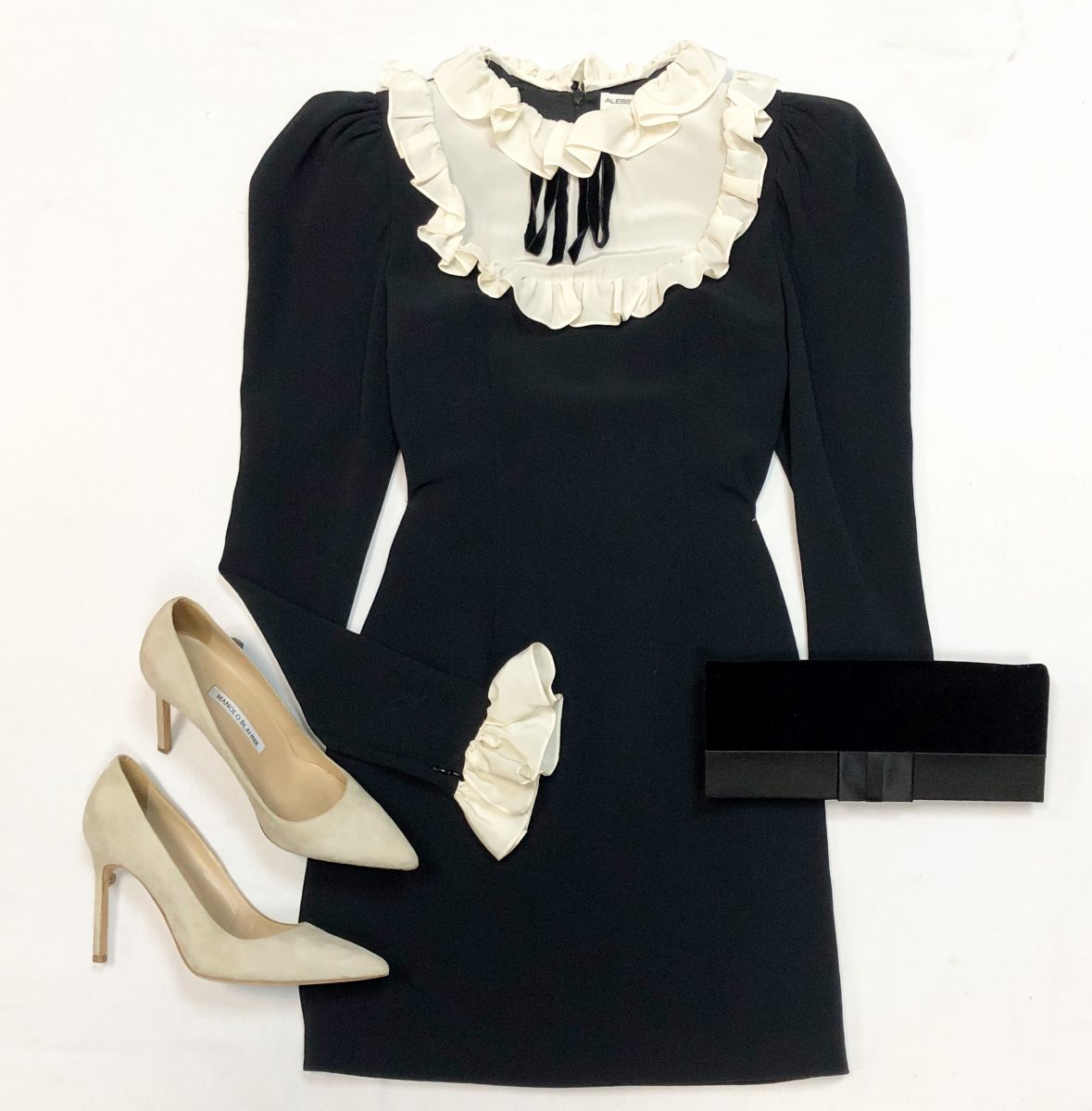 Платье Alessandra Rich размер 38 цена 30 770 руб
Туфли MANOLO BLAHNIK размер 38 цена 15 385 руб
Клатч Armani