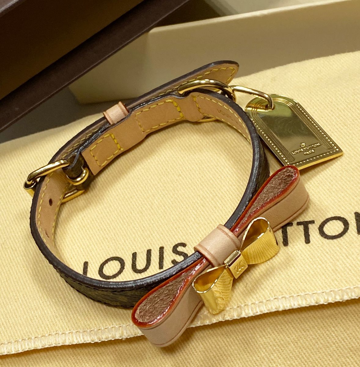 Аксессуар Louis Vuitton цена 23 483 руб/ в коробке/ 
