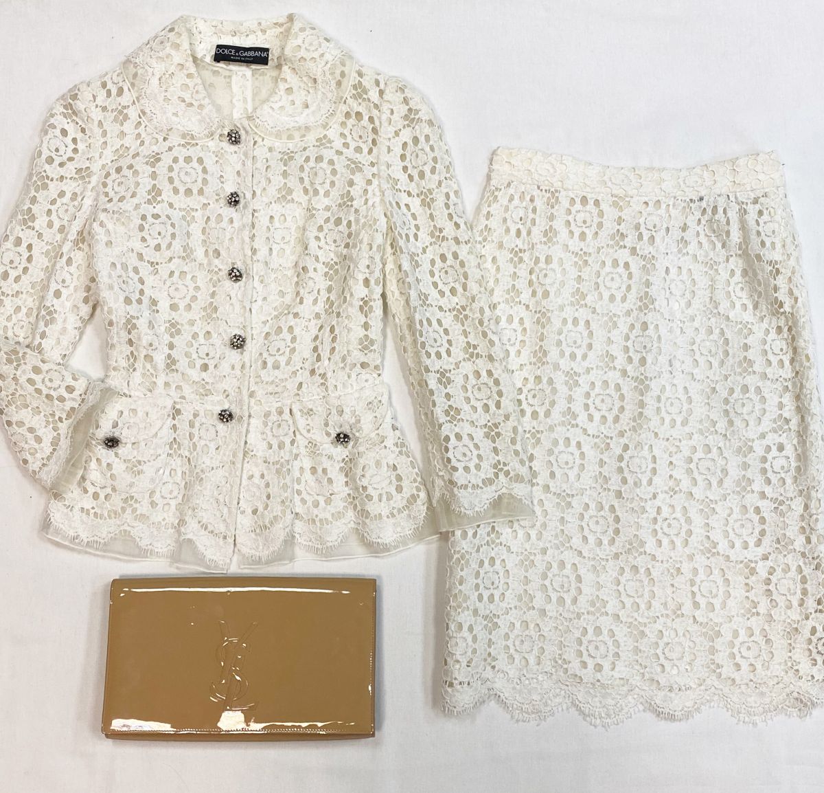 Костюм/камни/ Dolce Gabbana размер  38 цена 23 078 руб
Клатч YSL 