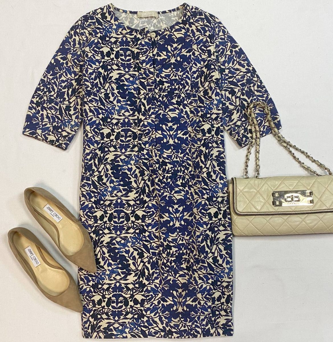 Платье Max Mara размер 40 цена 6 154 руб
Балетки Jimmy Choo размер 39 цена 15 385 руб
Сумка Chanel