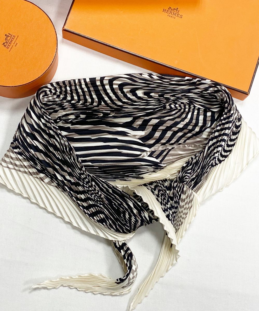 Косынка Hermes цена 27 396 руб/ в коробке/ 