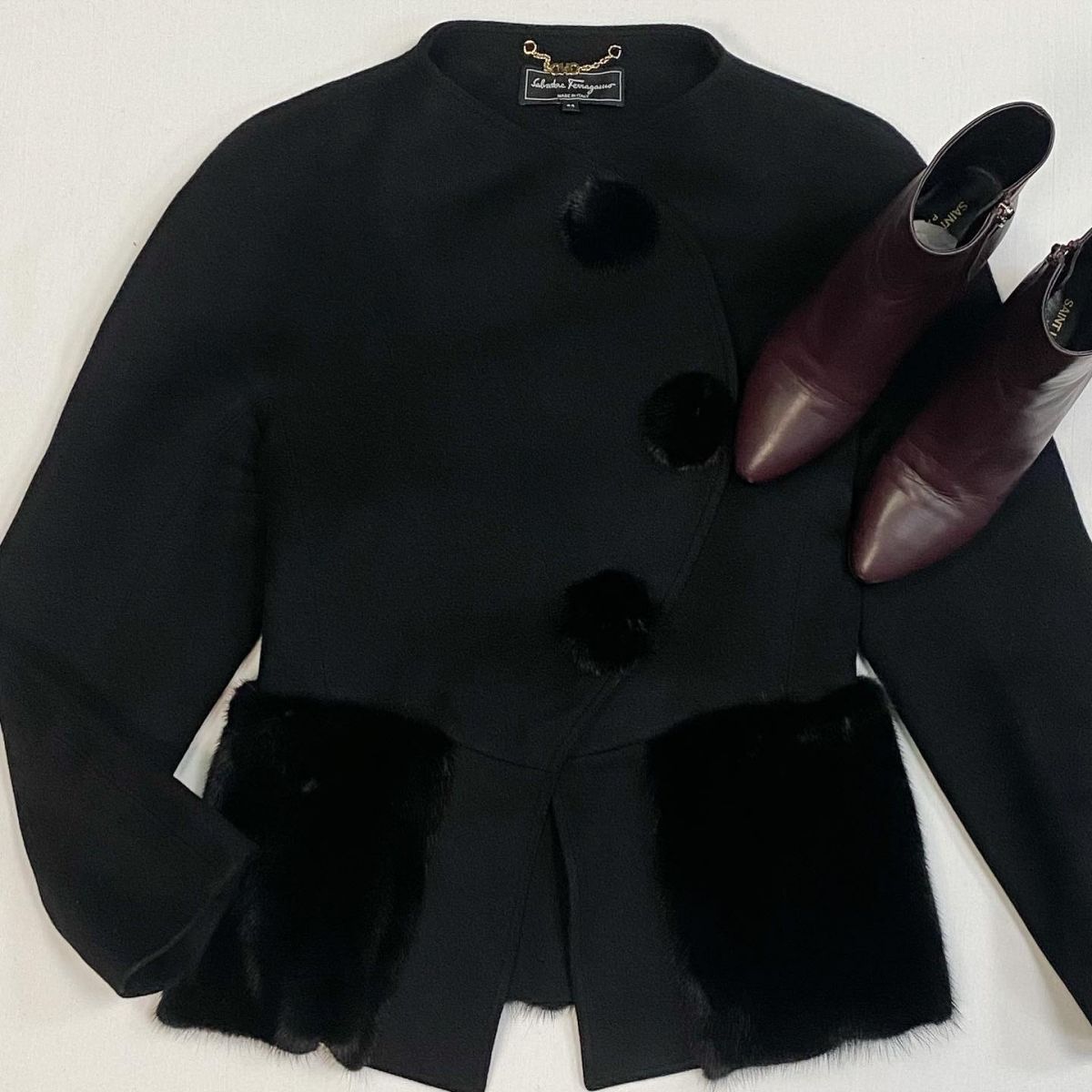 Жакет/отделка мех/ Salvatore Ferragamo размер 44 цена 30 770 рубБотильоны Saint Laurent размер 37 цена 15 385 руб