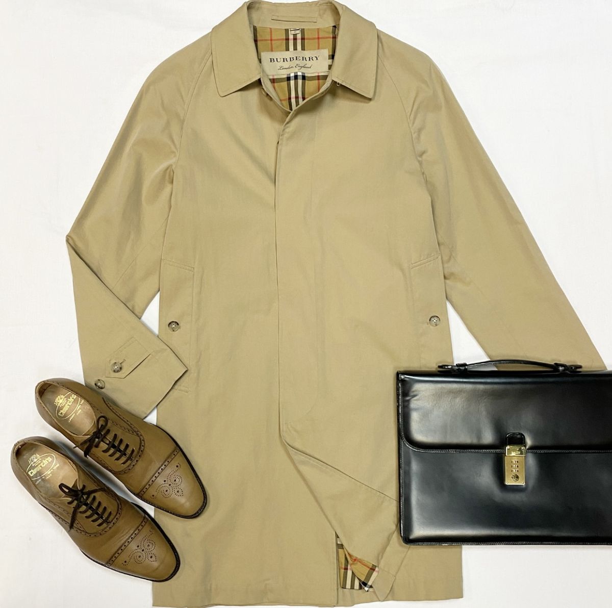  Тренч Burberry размер 50 цена 27 693 рубБотинки Church’s размер 45 цена 13 847 рубСумка Bally