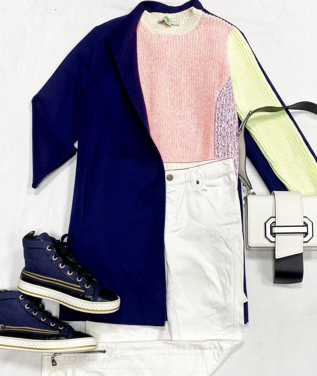 Пальто Max Mara размер 36 цена 23 483 руб
Кофта Stella McCartney размер 34 цена 2 348 руб
Брюки Louis Vuitton размер 38 цена 7 828 руб
Кеды Chanel размер 39.5 цена 51 662 руб
Сумка Prada 