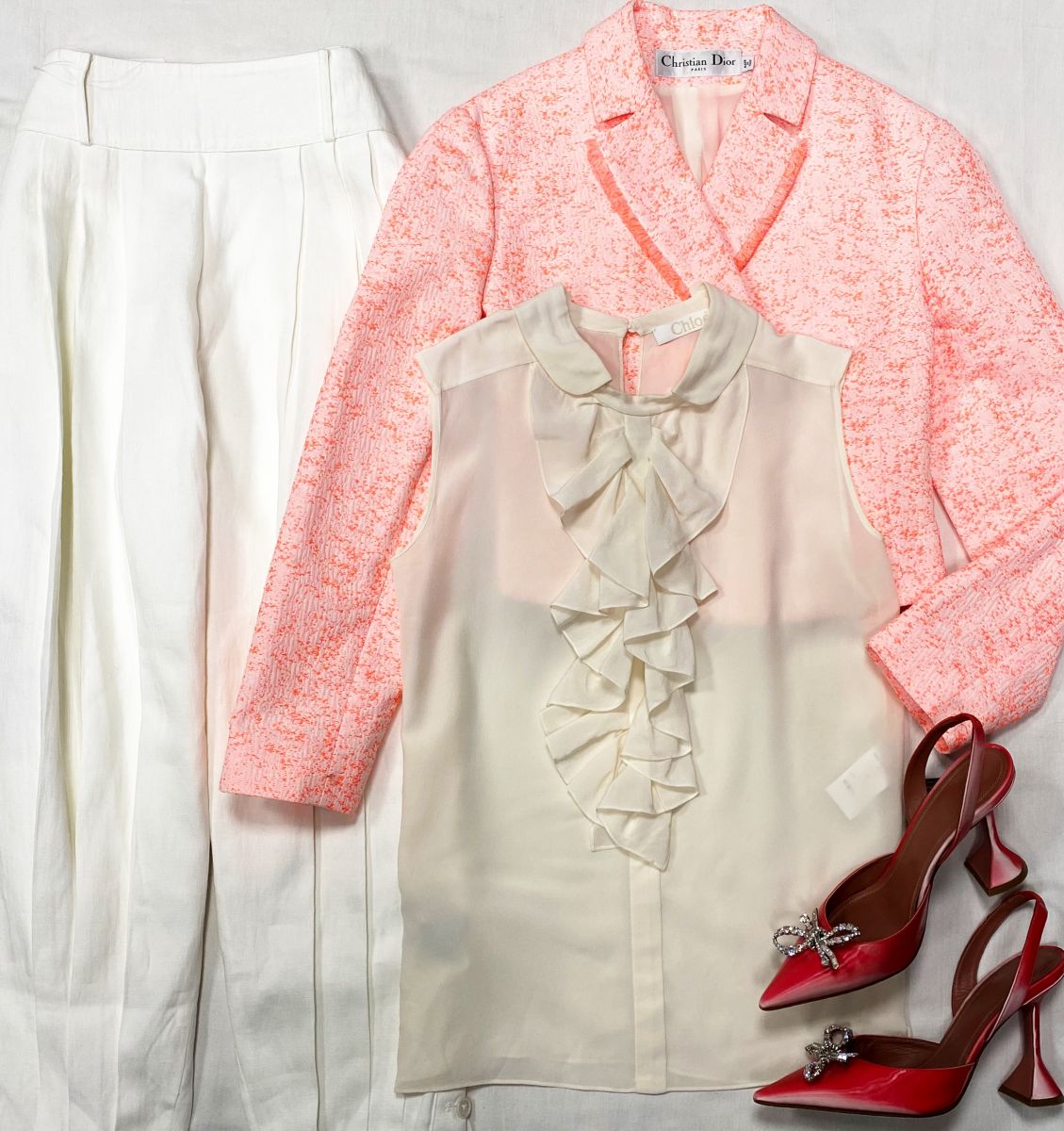 Жакет Christian Dior размер 46 цена 39 138 руб 
Брюки Ralph Lauren размер 4 цена 23 483 руб 
Топ / шелк / Chloè размер 36 цена 15 655 руб 
Босоножки Amina Muaddi размер 39 цена 39 138 руб