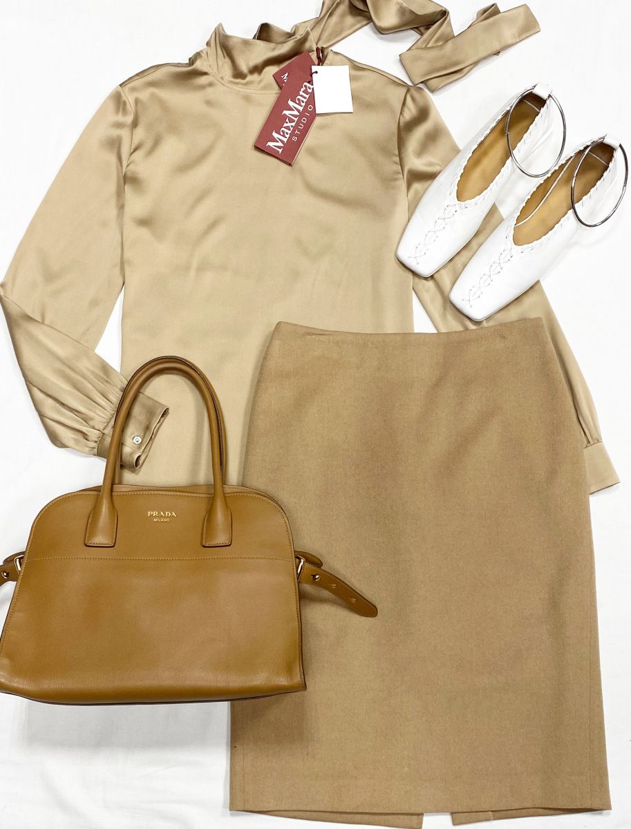 Блузка Max Mara размер 42 цена 15 655 руб/ с биркой/ 
Юбка Max Mara размер 42 цена 7 828 руб
Балетки Jil Sander размер 40.5 цена 23 483 руб
Сумка Prada 