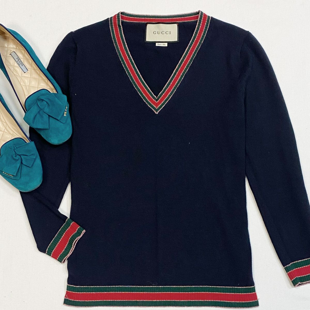 Кофта/люрекс/ Gucci размер S цена 12 308 рубЛоферы Prada размер 38 цена 6 154 руб
