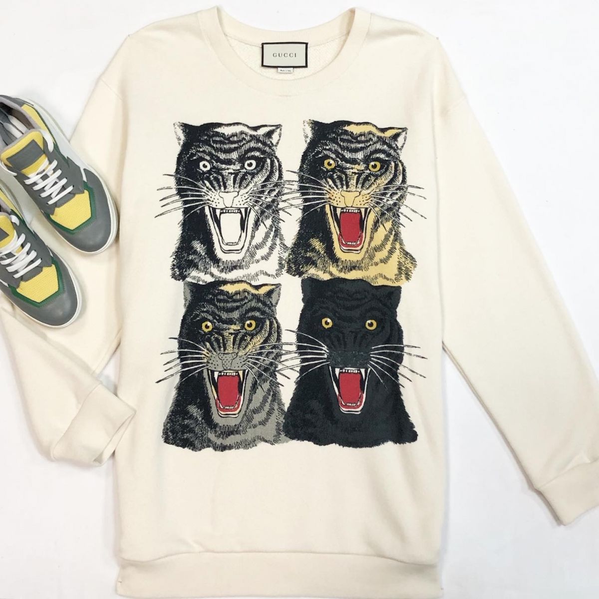 Толстовка/удлинённая/ Gucci размер XL цена 23 078 рубКроссовки Prada размер 37.5 цена 26 155 руб