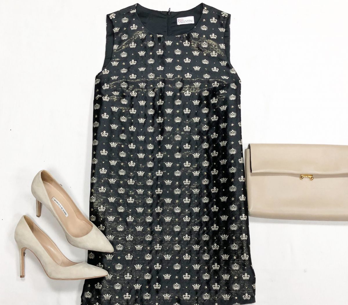 Платье Red Valentino размер 42 цена 10 770 рубТуфли MANOLO Blahnik размер 38 цена 15 385 рубКлатч MARNI