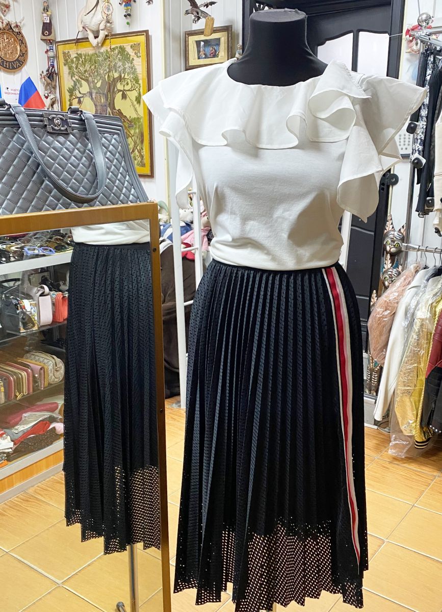 Топ Weekend/ Max Mara/ размер 42 цена 4 697 руб
Юбка Pinko размер S цена 4 697 руб