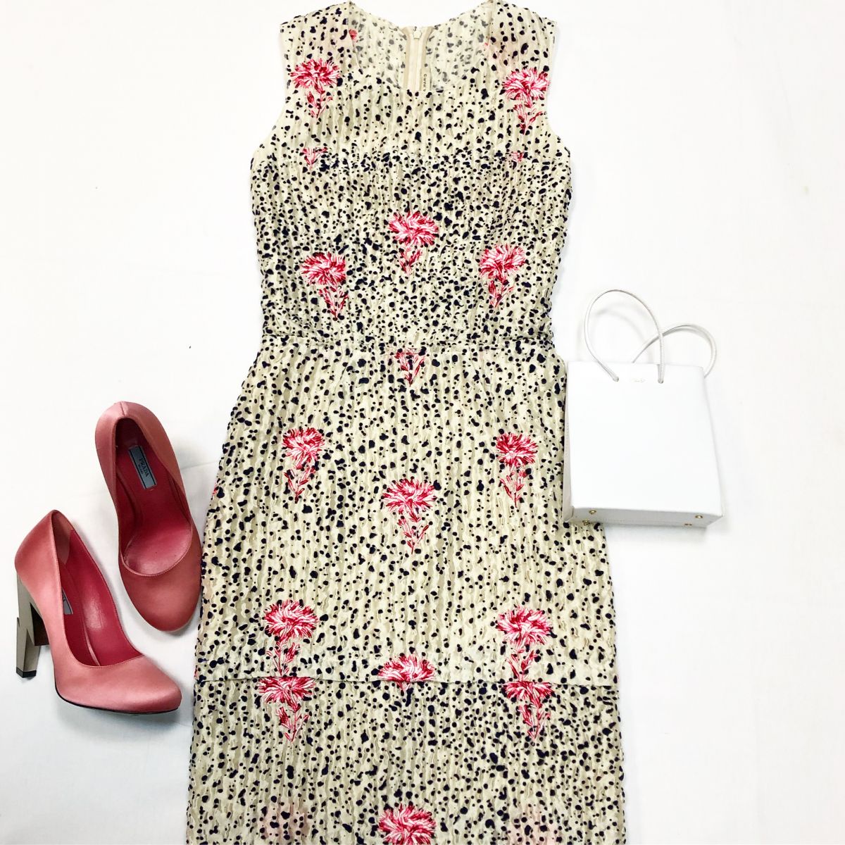Платье Balenciaga размер 36 цена 6 154 руб Туфли Prada размер 38 цена 18 462 руб Сумка Medea