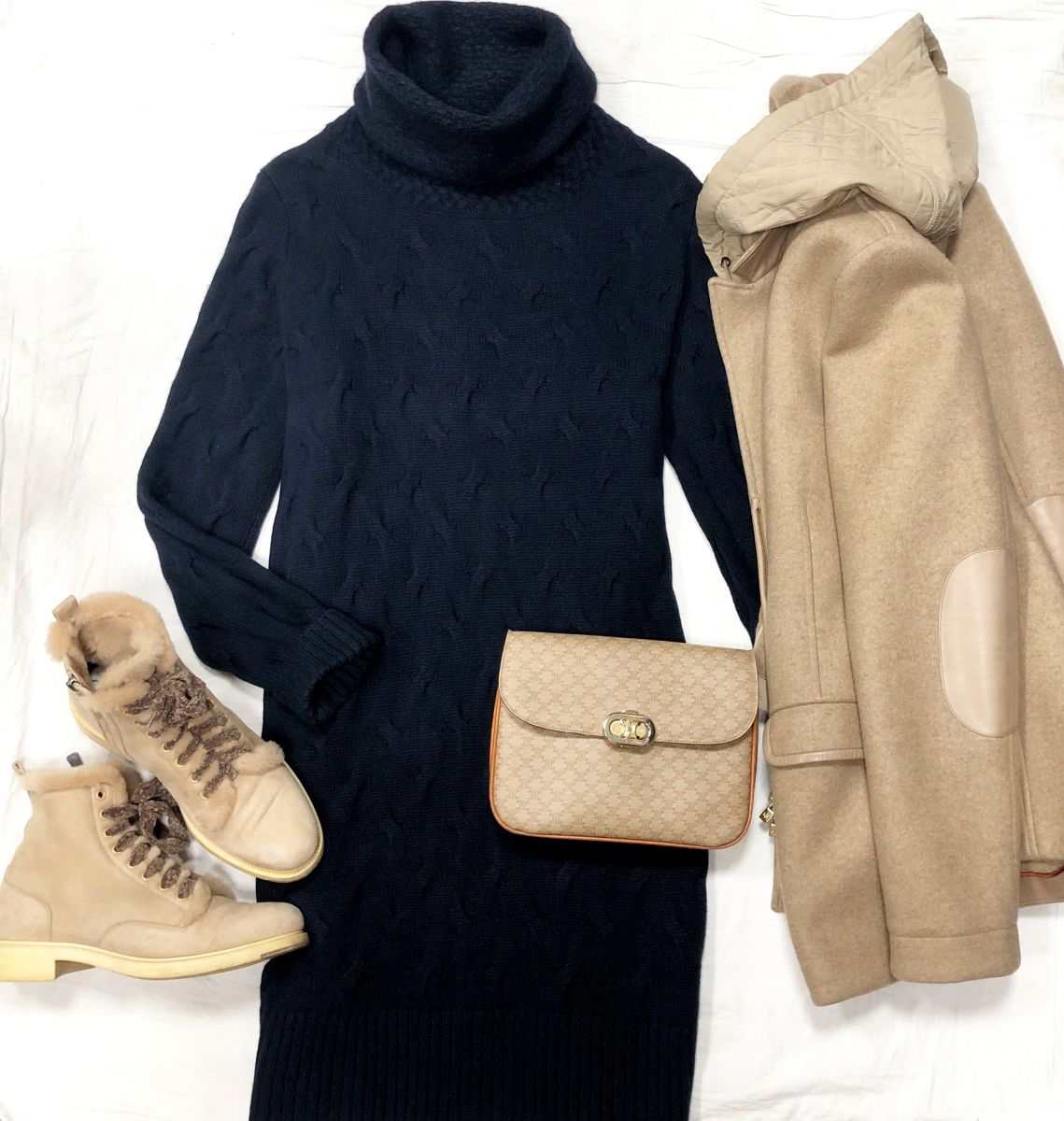 Платье LORO PIANA размер S цена 46 965 руб
Куртка /жакет LORO PIANA размер S цена
156 554 руб 
Ботинки зимние SANTONI размер 37.1/2 цена 23 483 руб
Сумка CELINE