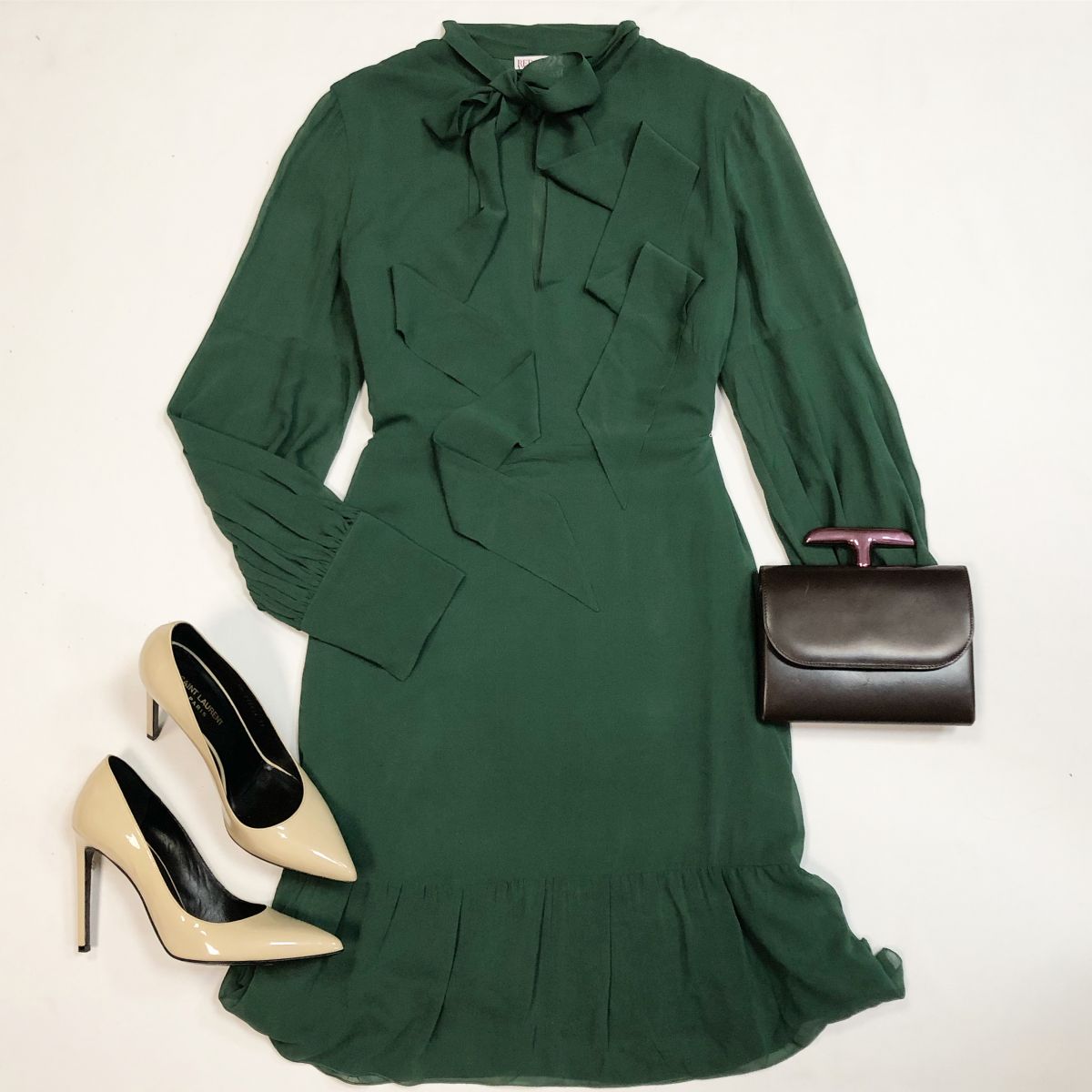 Платье Red Valentino размер 40 цена 7 693 рубТуфли Sainy Laurent размер 39 цена 18 462 рубКлатч Dior