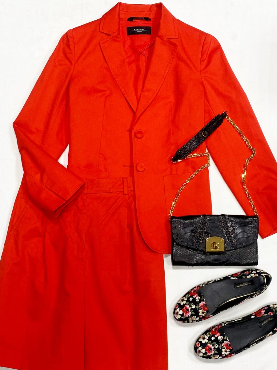 Костюм Weekend/ Max Mara размер 40 цена 14 090 рубБалетки Dolce Gabbana размер 37.5 цена 12 524 рубСумочка Sergio Rossi