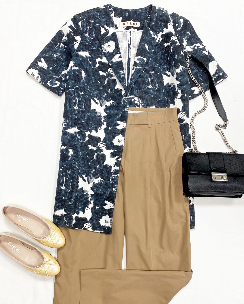 Пальто Marni размер 42 цена 7 828 руб
Брюки S Max Mara размер 42 цена 7 828 руб
Балетки Chanel размер 37.5 цена 23 483 руб
Сумка Prada 