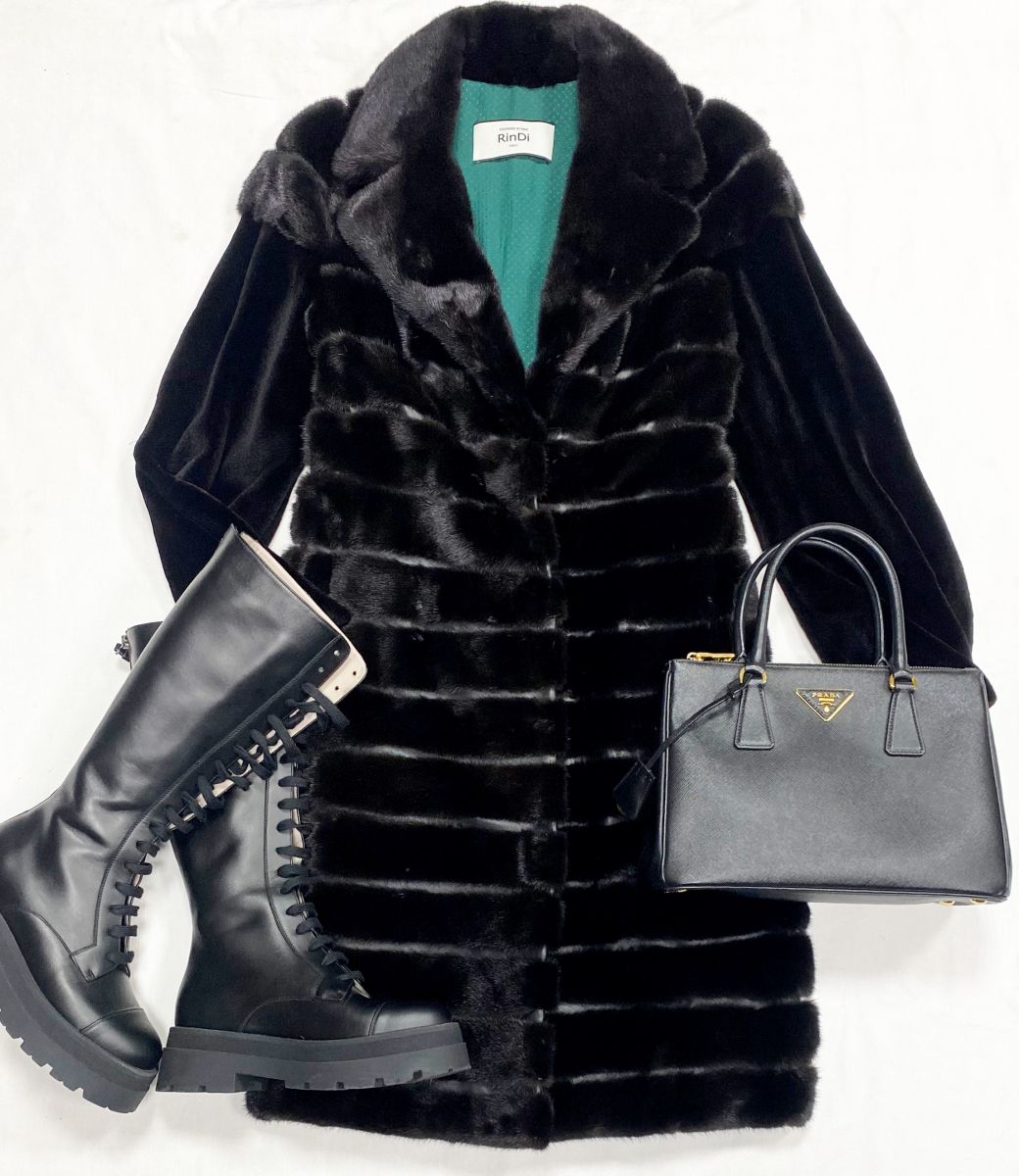 Шуба/ мех норки/ Rindi размер 42 цена 78 275 руб
Сапоги Fabiana Filippi размер 37.5 цена 39 138 руб
Сумка Prada 