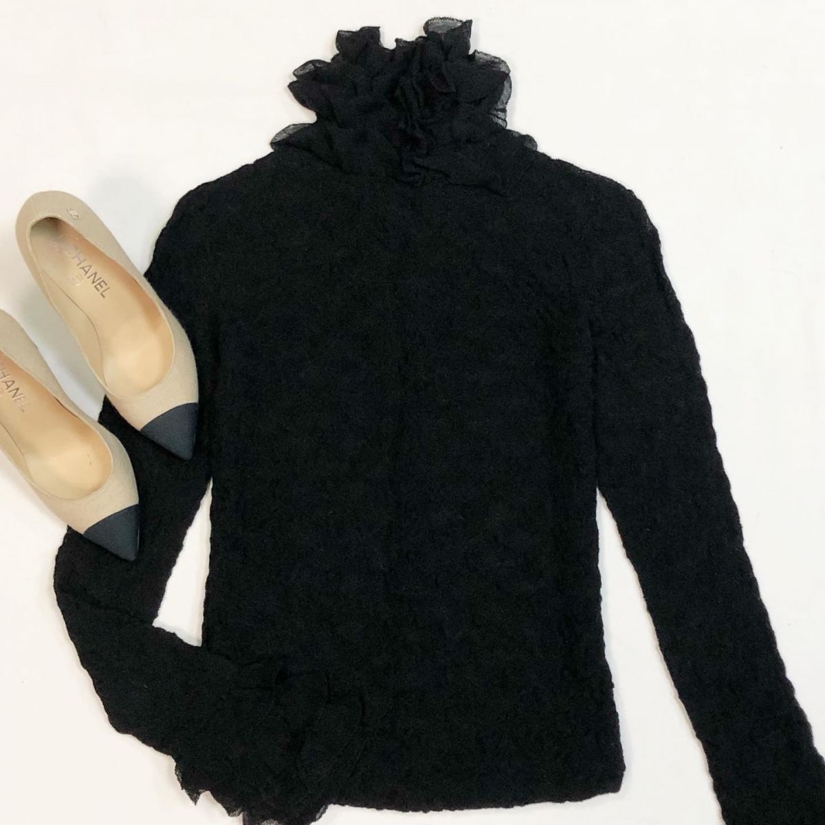 Кофта Chanel размер 34 цена 30 770 рубТуфли Chanel размер 37 цена 46 155 руб