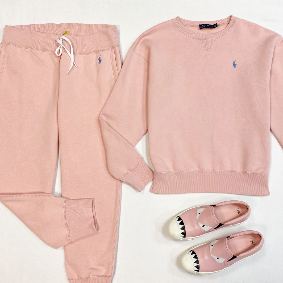 Костюм Ralph Lauren размер S цена 10 770 рубСлипоны Fendi размер 38 цена 23 078 руб