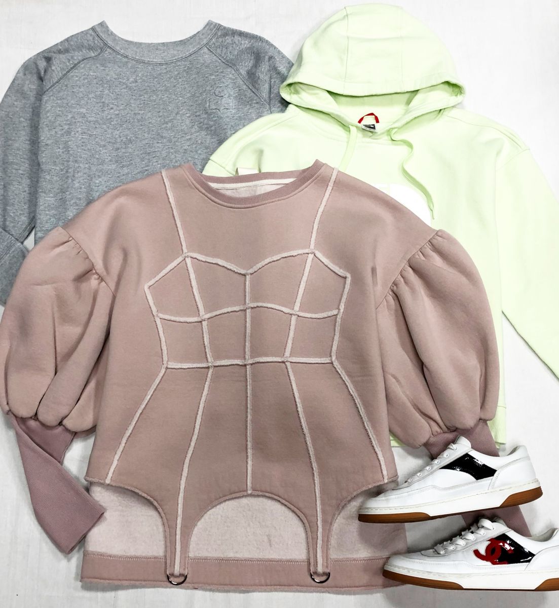 Толстовки Isabel Marant/ The North Face / Bitte - Ruhe размер 40/ M цена от 3 131 руб до 6 262 руб
Кеды Chanel размер 38 цена 46 965 руб