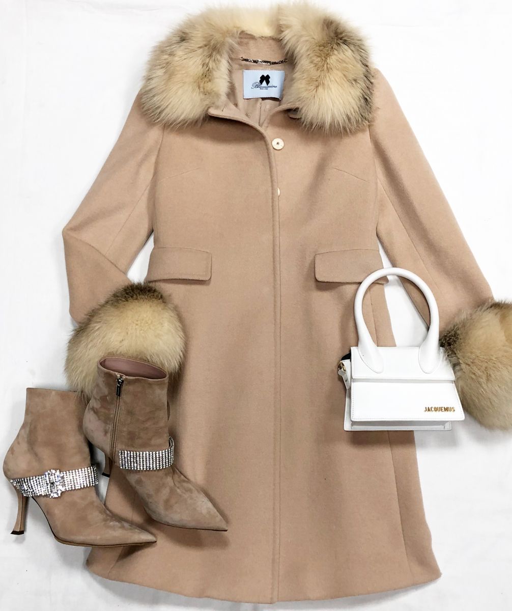 Пальто Blumarine размер 40 цена 15 655 руб
Ботильоны Jimmy Choo размер 41 цена 23 483 руб
Сумочка Jacquemus