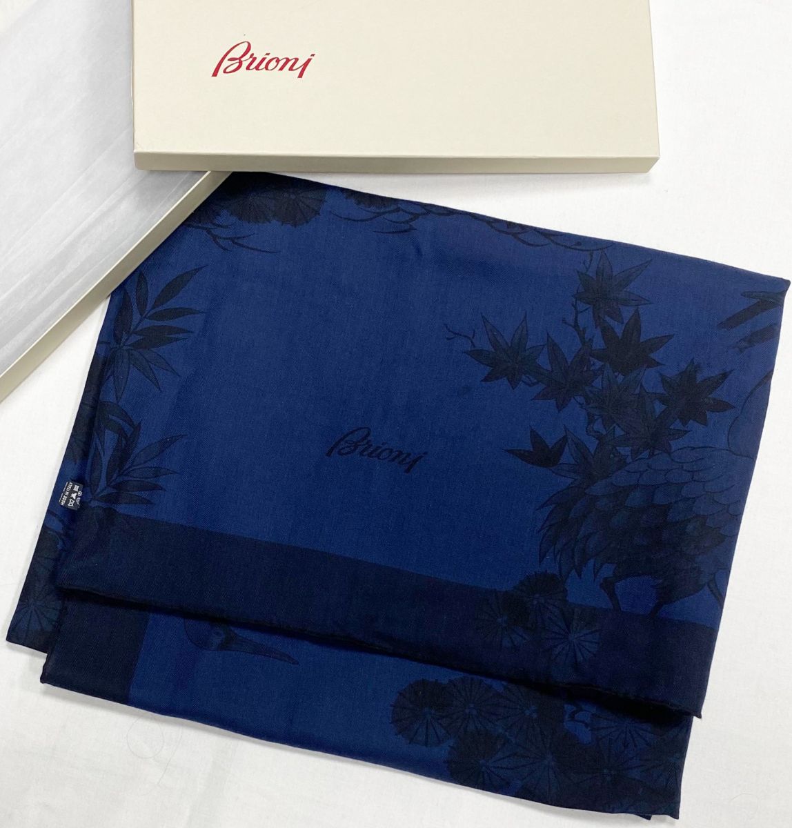 Платок Brioni размер 120 / 120 цена 31 310 руб/ в коробке/ 