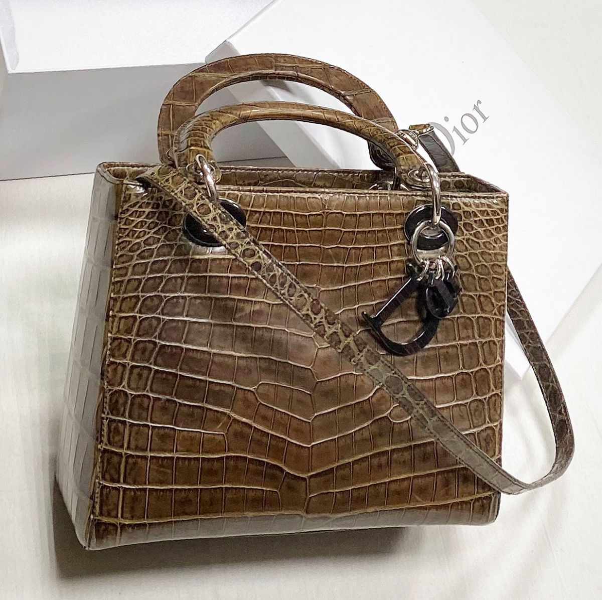 Сумка / крокодил / Christian Dior размер 25/20 цена 391 375 руб