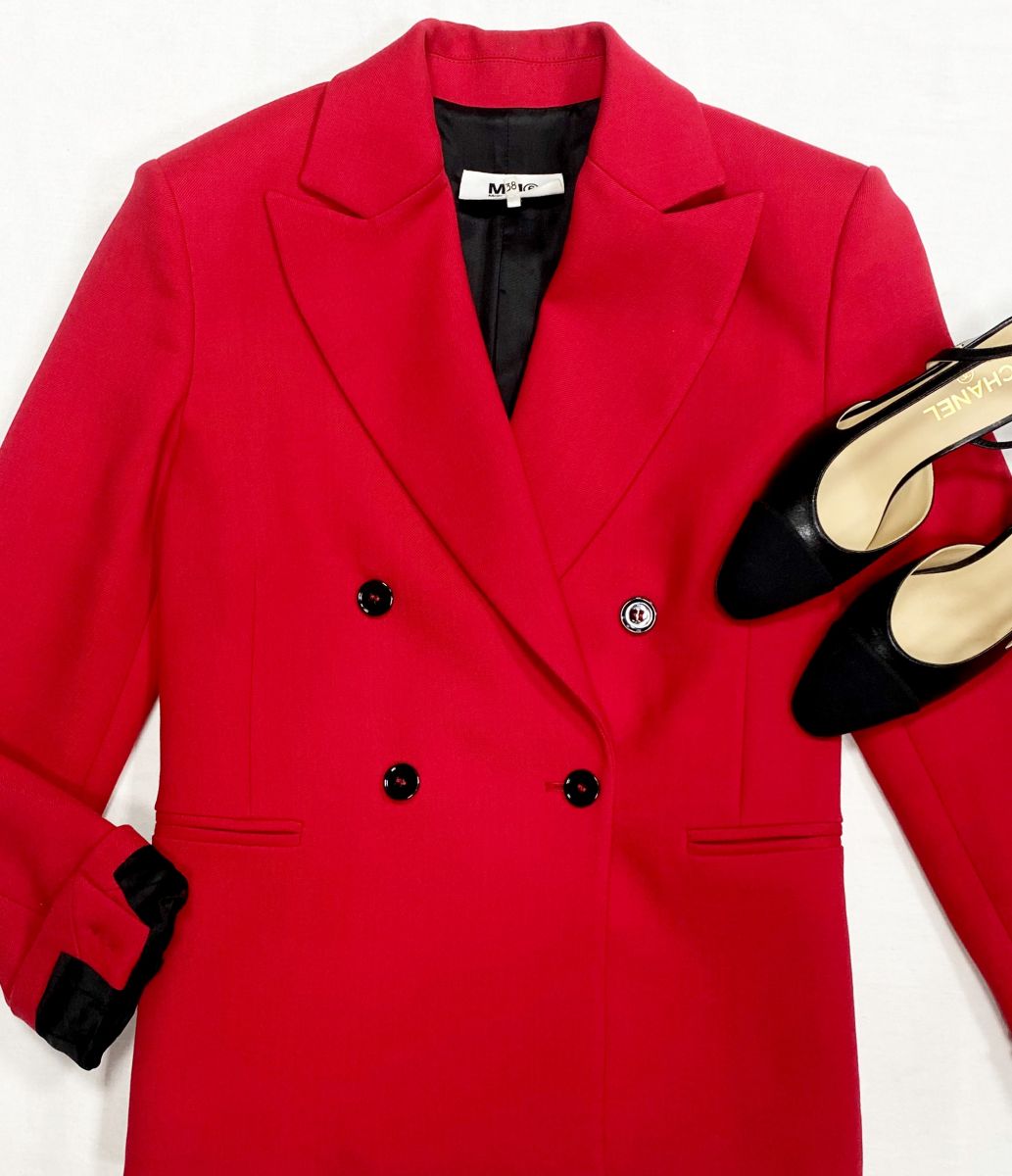 Жакет MSGM размер 38 цена 18 786 руб
Туфли Chanel размер 39.5 цена 93 930 руб