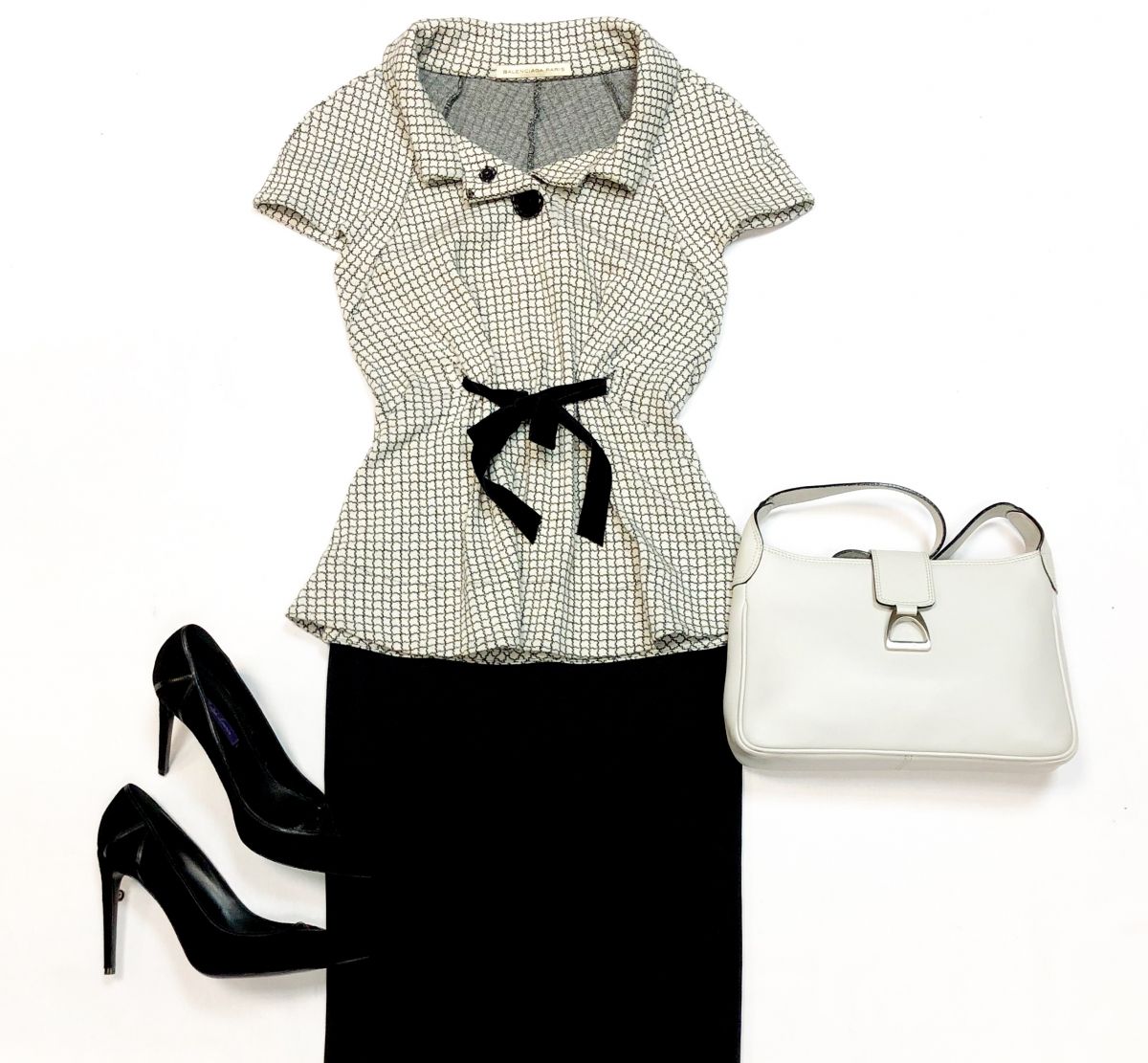 Кофта  Balenciaga размер 38 цена 4 616 руб
Юбка Tom Ford размер 36 цена 15 385 руб
Туфли Ralpn Lauren размер 39 цена 15 385 руб
Сумка Lancel