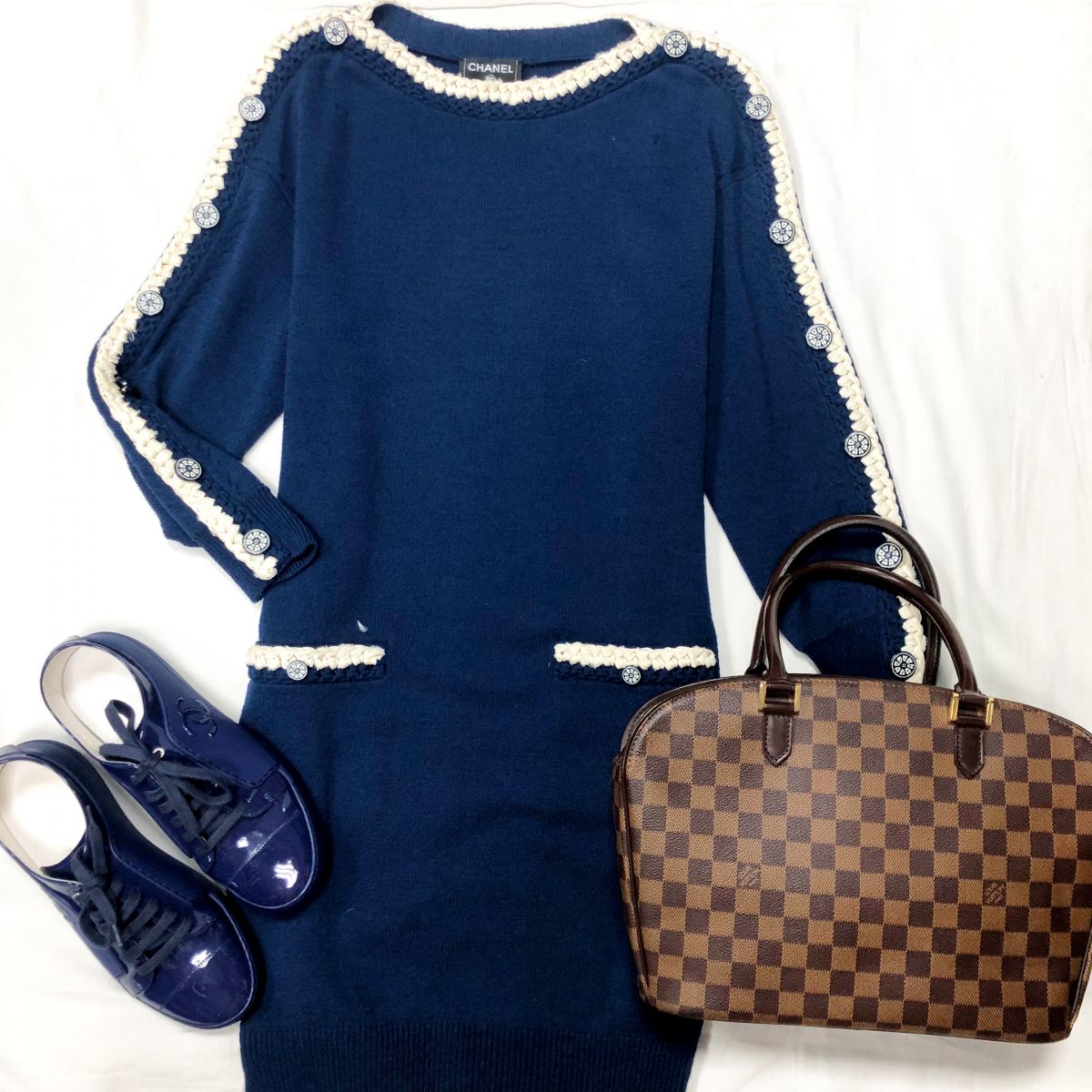 Платье CHANEL размер S цена 39 138 руб 
Кеды Chanel размер 39 цена 39 138 руб /новые/ 
Сумка LOUIS VUITTON