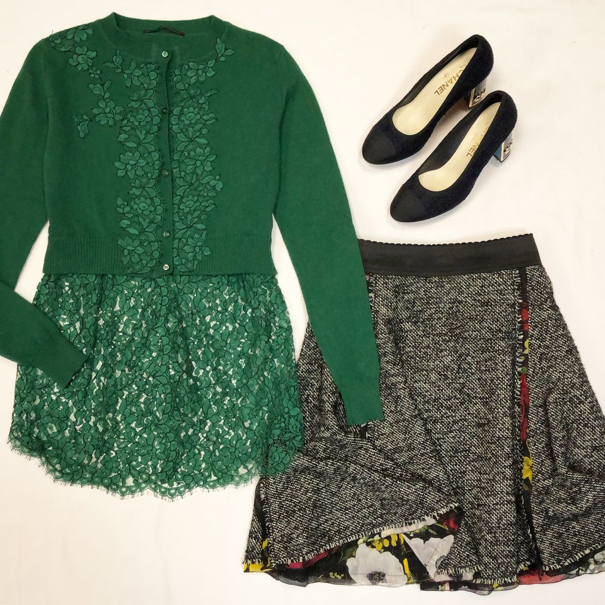Кофта / кашемир / гипюр / Ermanno Scervino  размер 42 цена 10 770 руб Юбка Dolce Gabbana  размер 48 цена 15 385 руб Туфли Chanel  размер 37 цена 30 770 руб
