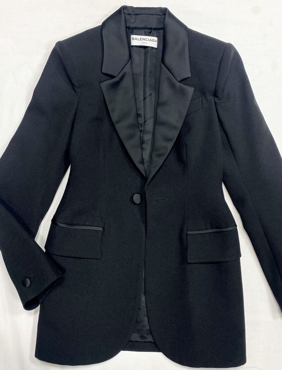 Жакет Balenciaga размер 34 цена 46 965 руб
Туфли Tom Ford размер 40.5 цена 15 655 руб
