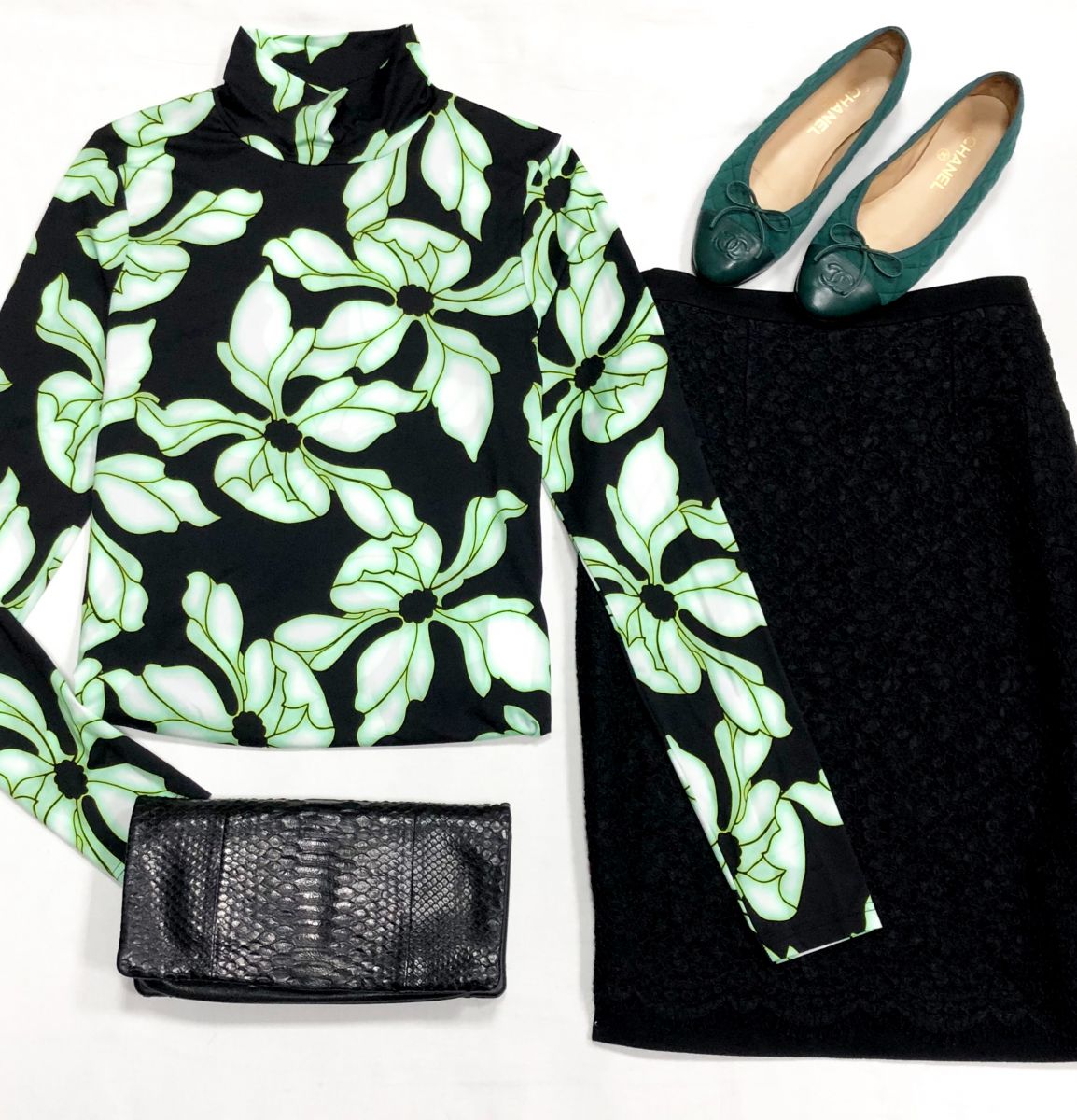 Водолазка Nina RICCI размер XL цена 7 828 руб
Юбка Dolce Gabbana размер 42 цена 10 959 руб
Балетки Chanel размер 38 цена 23 483 руб
Клатч Celine