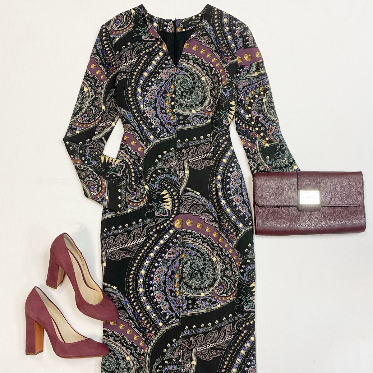 Платье Etro размер 38 цена 7 693 рубТуфли Santoni размер 38.5 цена 12 308 рубКлатч Ferre
