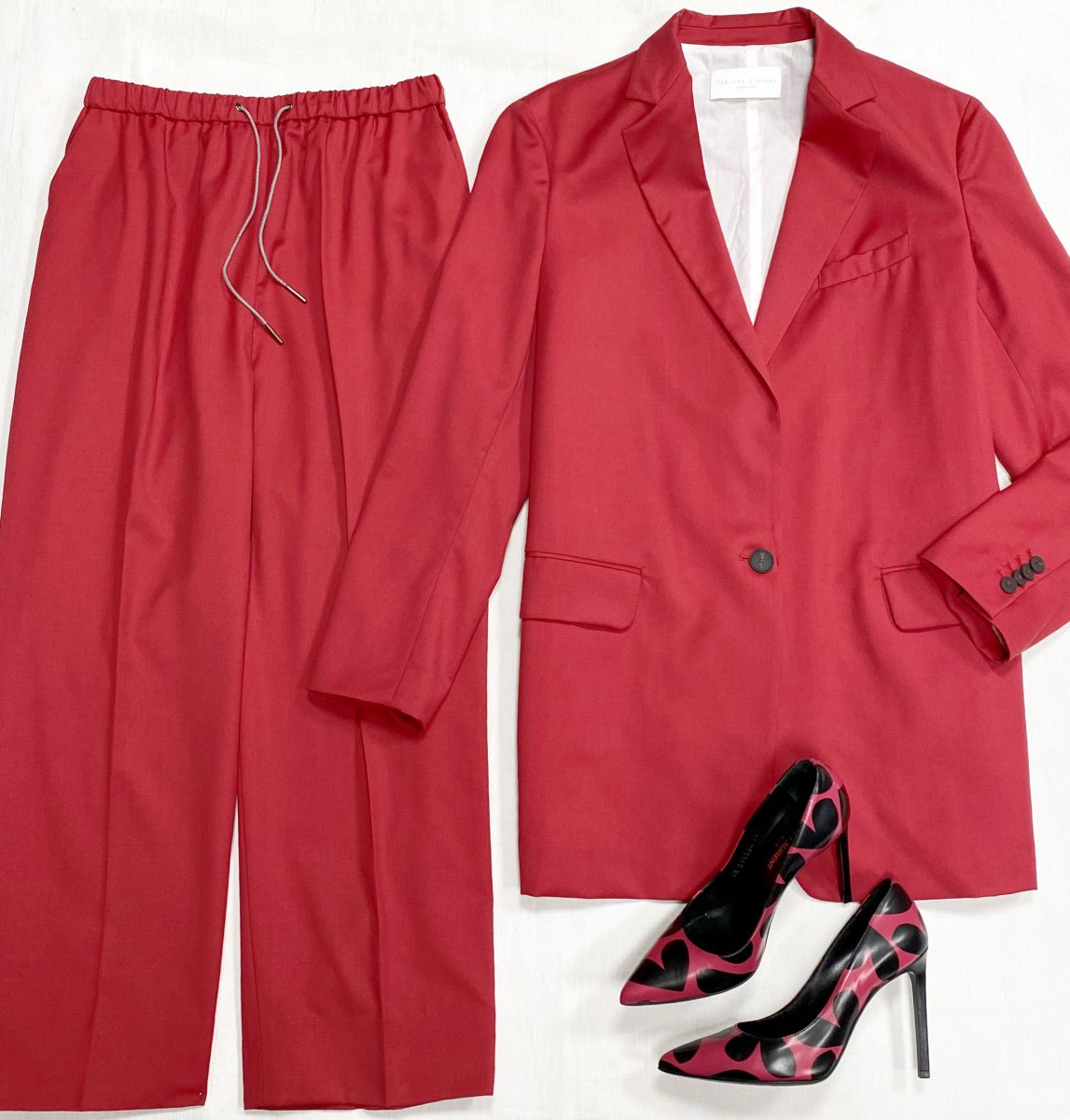 Костюм / жакет + брюки / отделка монили / Fabiana Filippi размер S цена 62 620 руб / новый / 
Туфли Saint Laurent размер 36.5 цена 23 483 руб