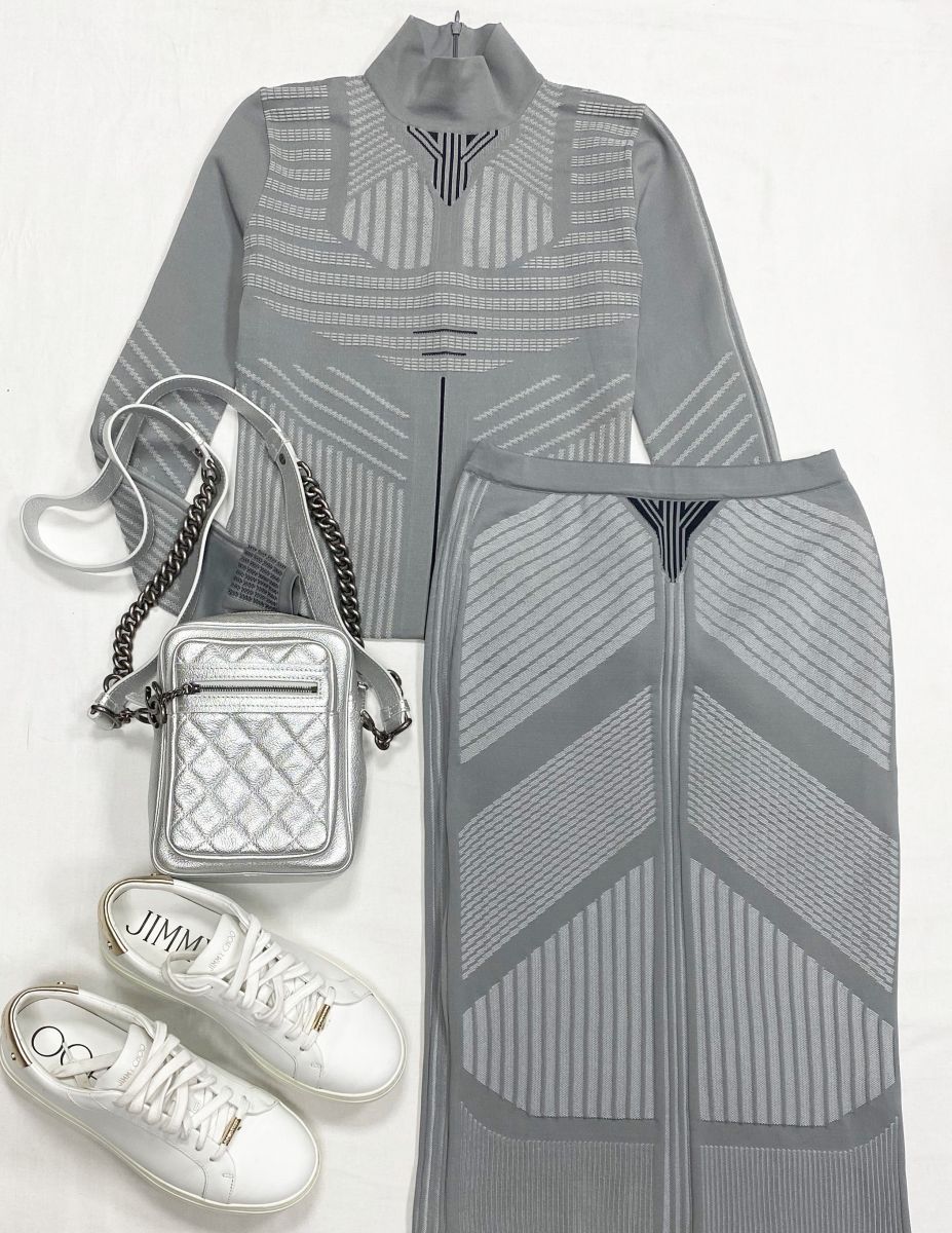 Костюм Prada размер 40 цена 31 310 руб
Кеды Jimmy Choo размер 39 цена 15 655 руб
Сумка Chanel