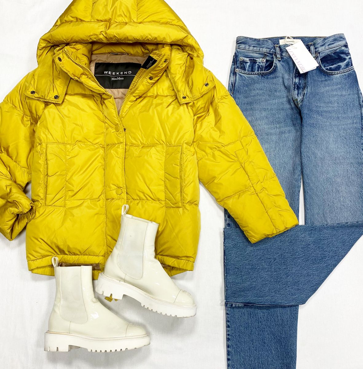 Пуховик Weekend/Max Mara/ размер 44 цена 15 385 руб
Джинсы Lesyanebo размер XS цена 10 770 руб
Ботинки Chanel размер 39.5 цена 76 925 руб
