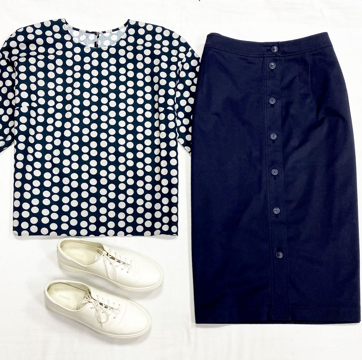 Топ Dolce Gabbana размер 44 цена 7 828 руб
Юбка Armani размер 48 цена 7 828 руб
Кеды 12 Storeez размер 39 цена 7 828 руб