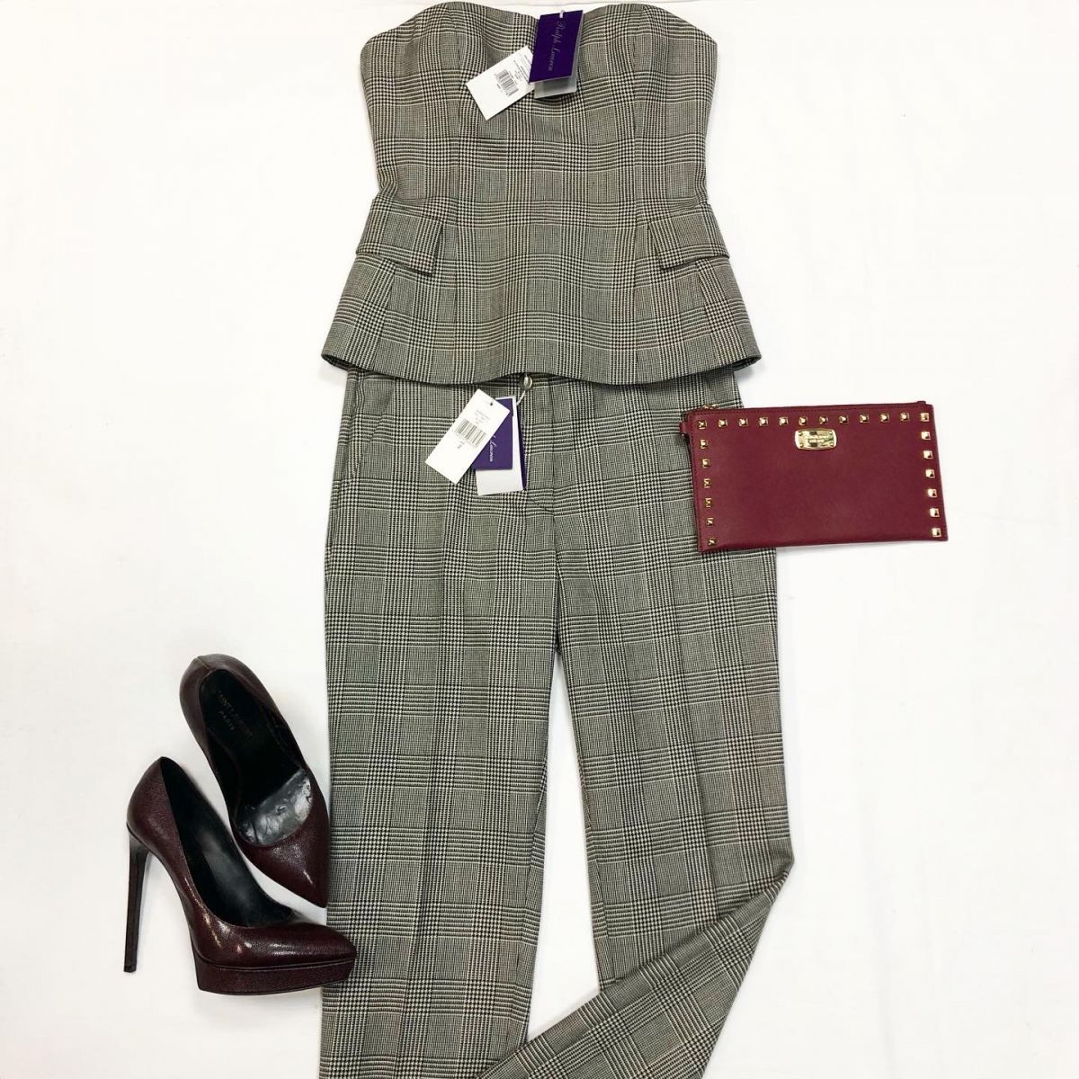 Костюм Ralph Lauren размер 4 цена 23 078 руб /с ценником/. Туфли Saint Laurent размер 39 цена 12 308 руб Клатч Michael Kors